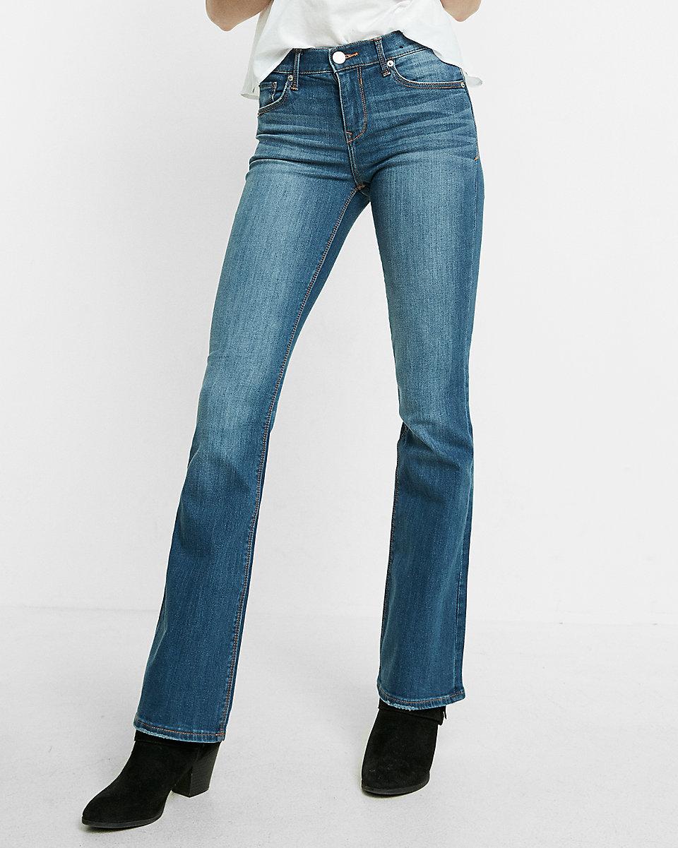 Shop by category Bootcut dress pants fall between a skinny pant and a flare or wide leg pant. They are slimmer through the thigh and slightly flare out toward the ankle. Available in Editor and Columnist styles, you are sure to find a fit that works for you.